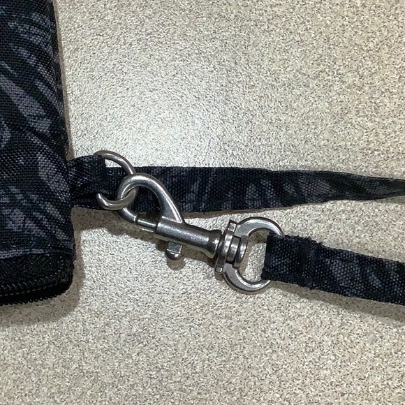 NWOT 🩵 Baggallini Wristlet In Midnight Blossom - Picture 11 of 14